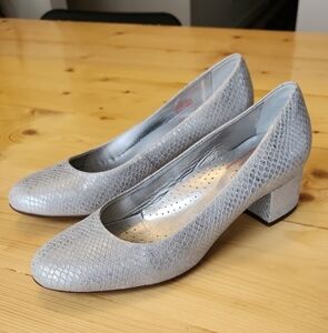 Marc Joseph New York Broad Street Pumps Silver Snakeskin Block Heel sz 7